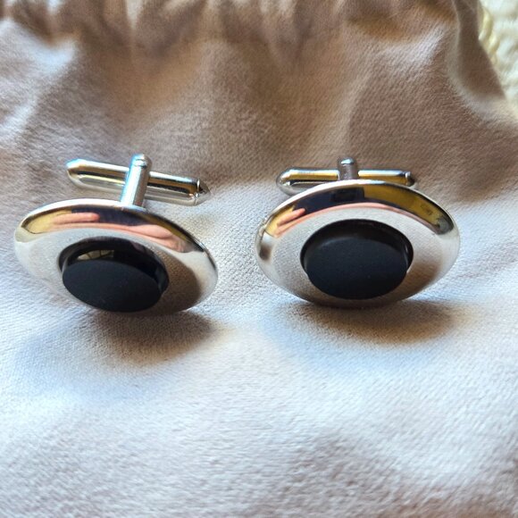 Vintage Silver tone Metal Cufflinks with black stone or resin - Picture 1 of 6